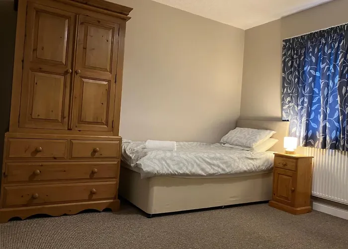 Cosy Home Near Hospital
